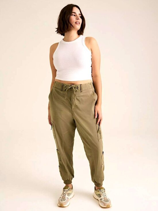 torrid Pants - NWT Torrid Festi Cargo Pants / Joggers Size 14